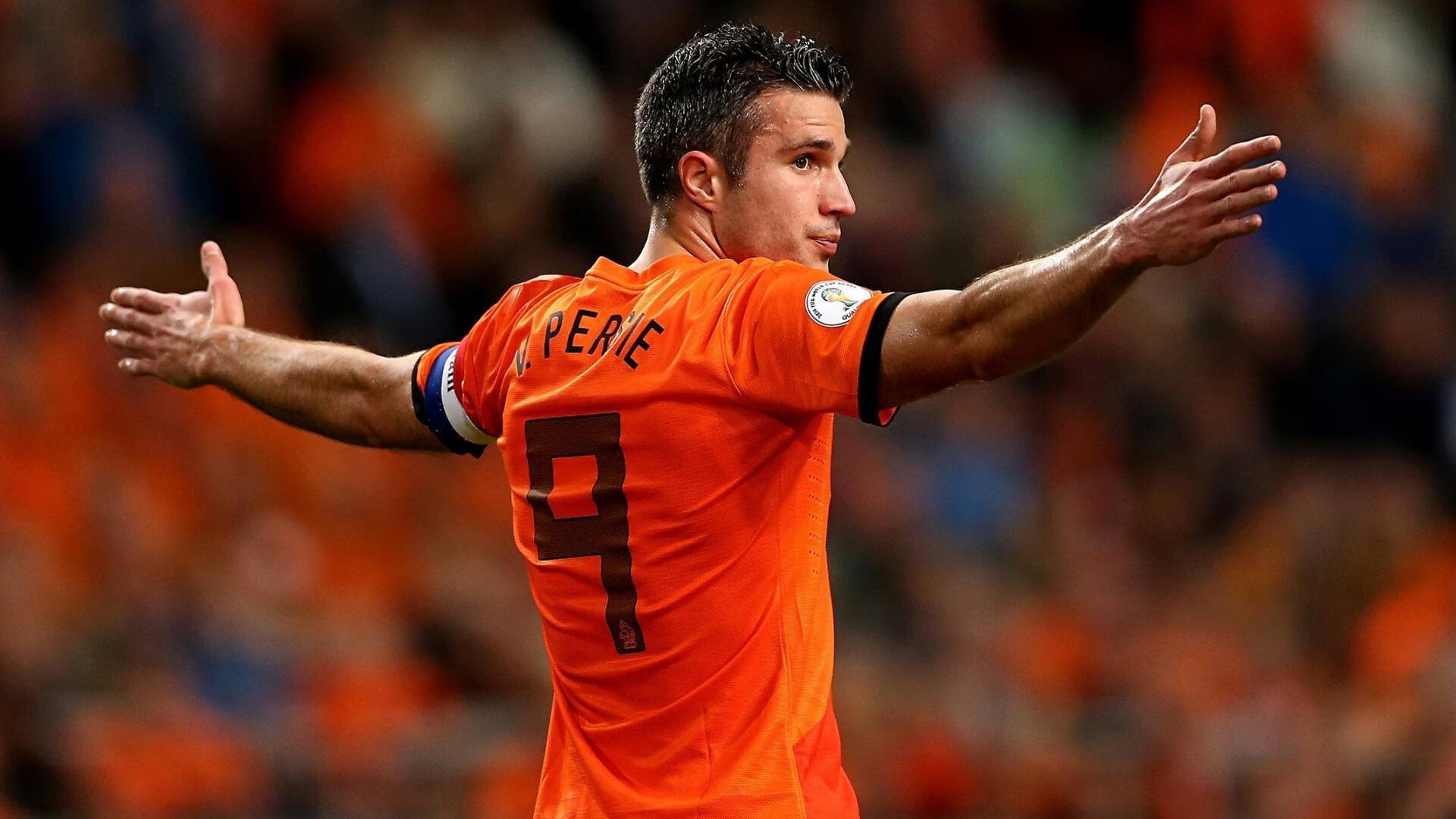 梅西第七次捧起金球奖 刷新历史纪录再创传奇